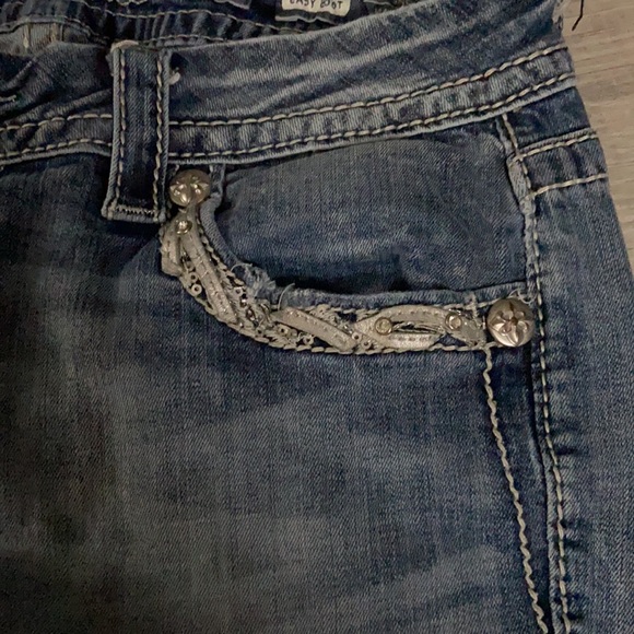 Miss Me Mid-Raise Easy Boot Jeans - Picture 3 of 5